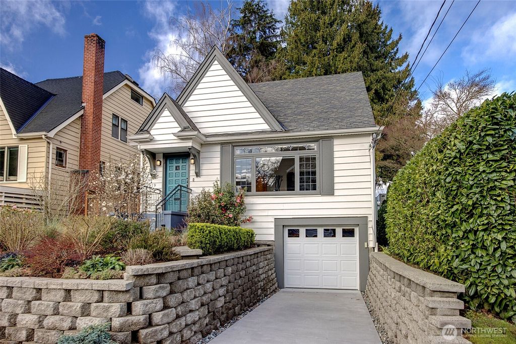 Photo of 1919 11th Avenue E, Seattle, WA 98102 (MLS # 2491144)