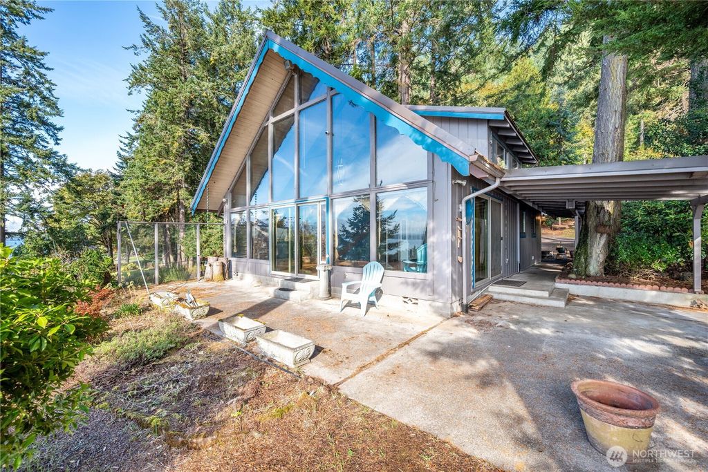 Photo of 10 W Cape Horn Road, Cathlamet, WA 98612 (MLS # 2436706)