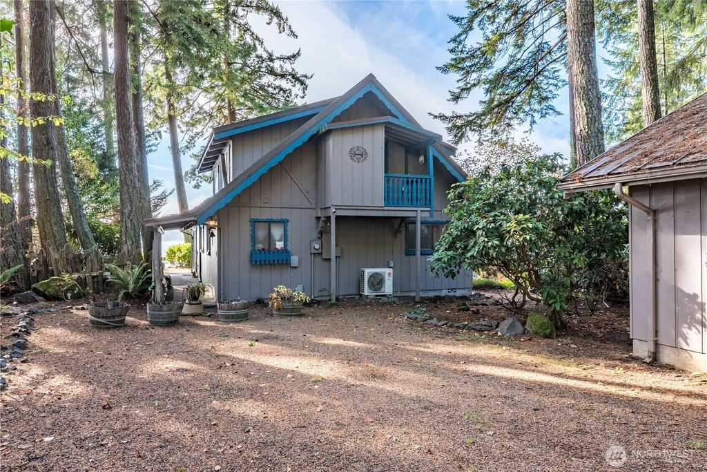 Photo of 10 W Cape Horn Road, Cathlamet, WA 98612 (MLS # 2436706)