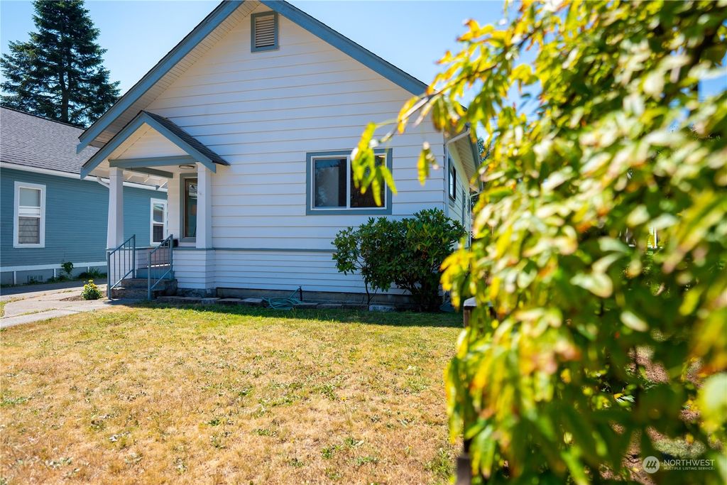 Photo of 1818 Rainier Avenue, Everett, WA 98201 (MLS # 2024131)