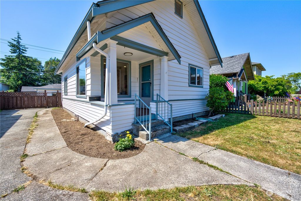 Photo of 1818 Rainier Avenue, Everett, WA 98201 (MLS # 2024131)