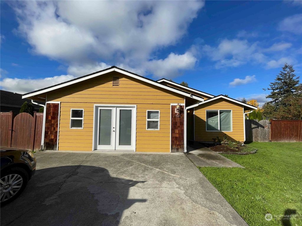 Photo of 121 3rd Avenue SW, Pacific, WA 98047 (MLS # 2308577)