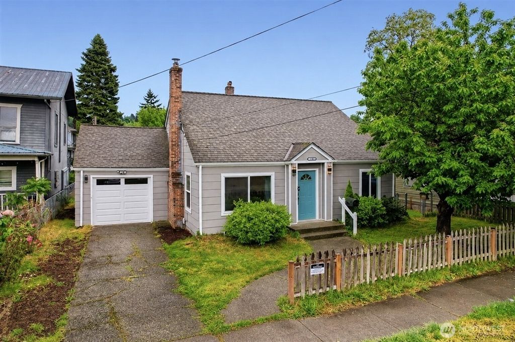 Photo of 510 4th Ave S AVE, Kent, WA 98032 (MLS # 2521039)
