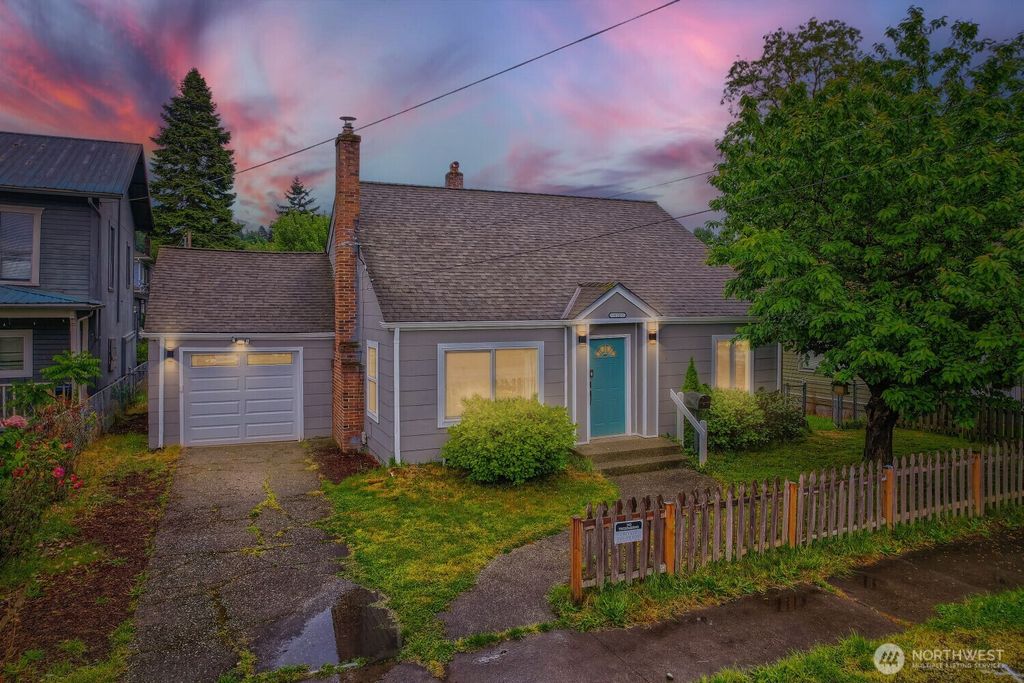 Photo of 510 4th Ave S AVE, Kent, WA 98032 (MLS # 2521039)