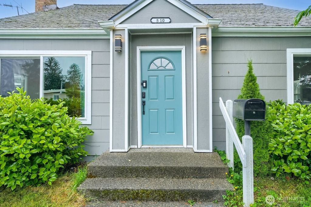 Photo of 510 4th Ave S AVE, Kent, WA 98032 (MLS # 2521039)