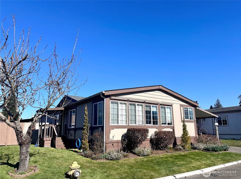 Photo of 11500 Meridian Avenue S #91, Everett, WA 98208 (MLS # 2487530)