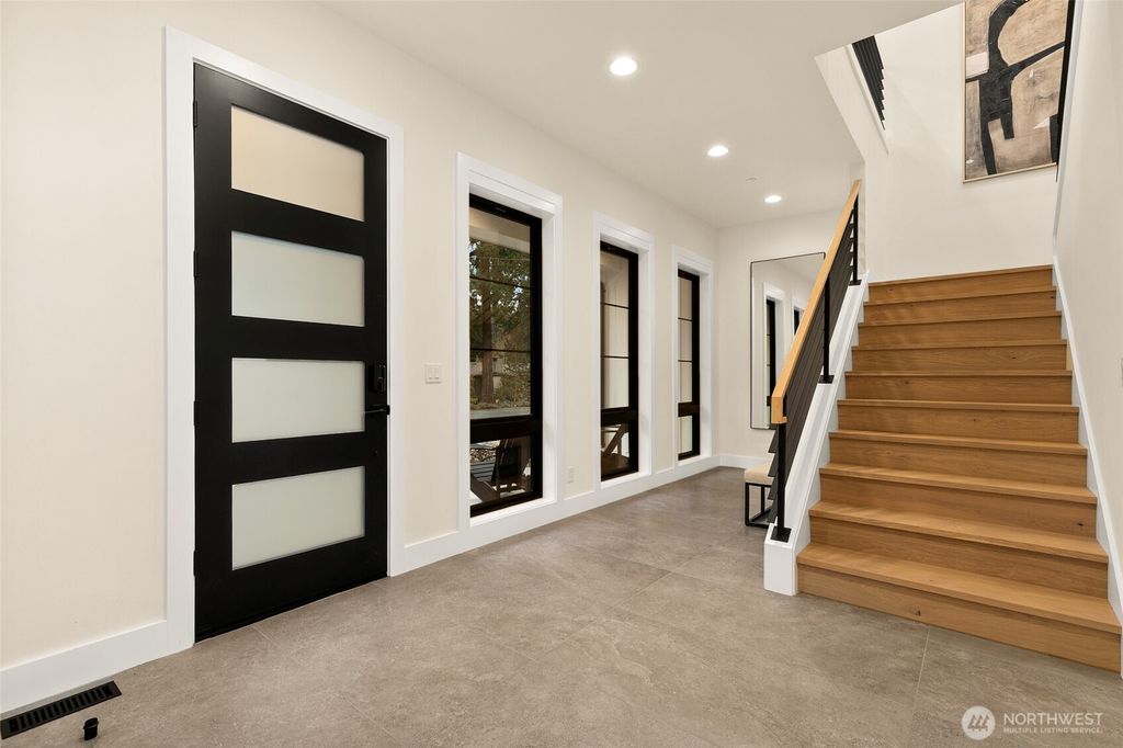 Photo of 836 130th Avenue NE, Bellevue, WA 98005 (MLS # 2461114)