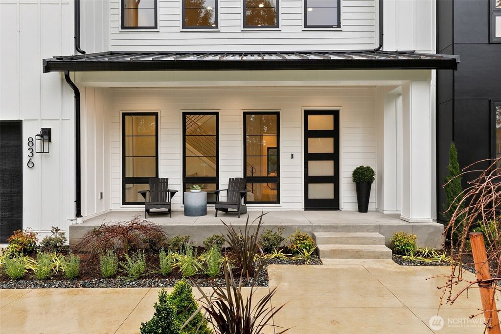 Photo of 836 130th Avenue NE, Bellevue, WA 98005 (MLS # 2461114)