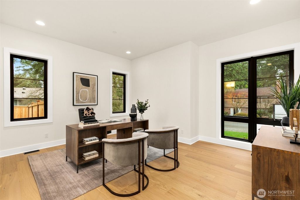 Photo of 836 130th Avenue NE, Bellevue, WA 98005 (MLS # 2461114)