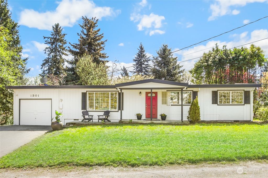 Photo of 1301 S 201st Street, SeaTac, WA 98198 (MLS # 2242204)