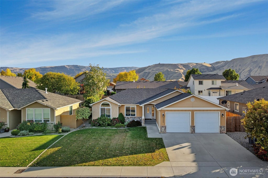 Photo of 1386 Bopulder Loop, East Wenatchee, WA 98802 (MLS # 2593456)