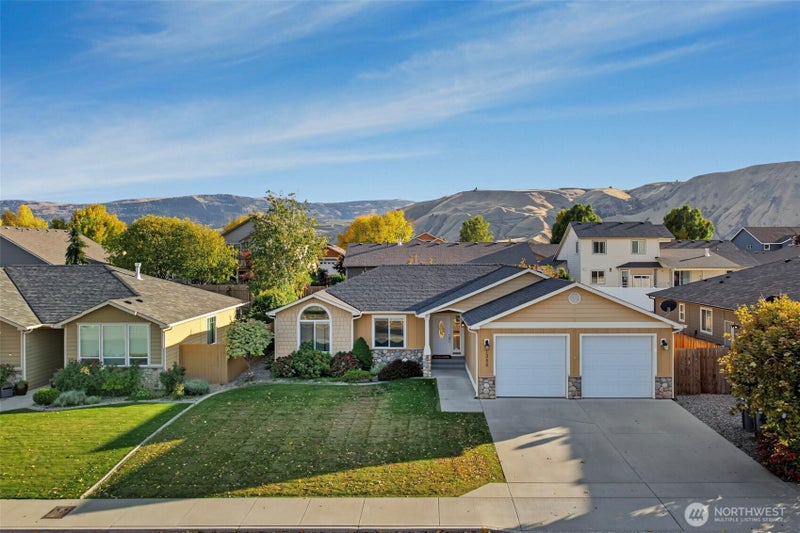 1386 Boulder Loop