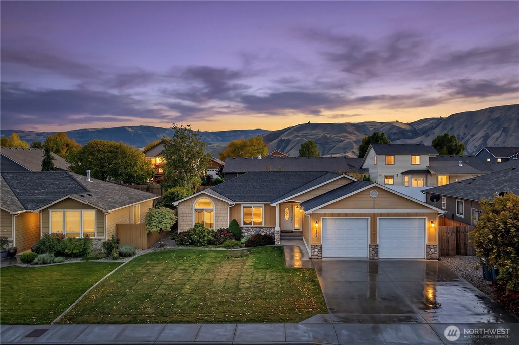 Photo of 1386 Bopulder Loop, East Wenatchee, WA 98802 (MLS # 2593456)