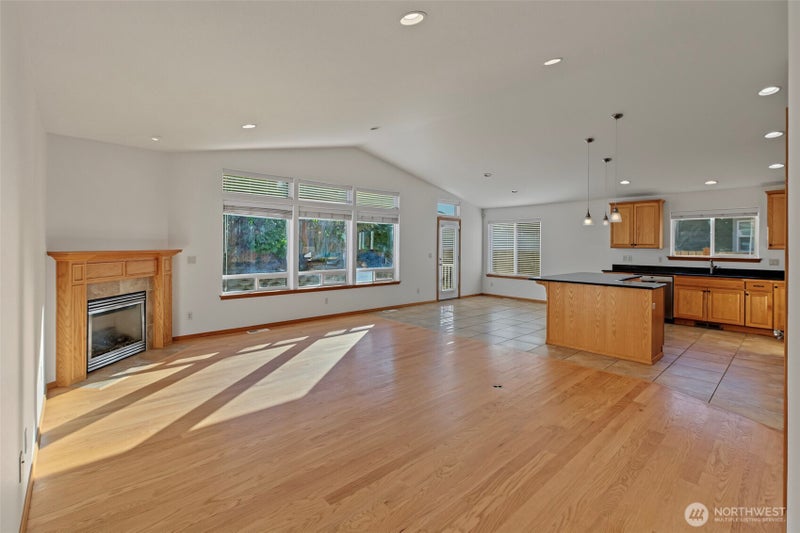 1386 Boulder Loop
