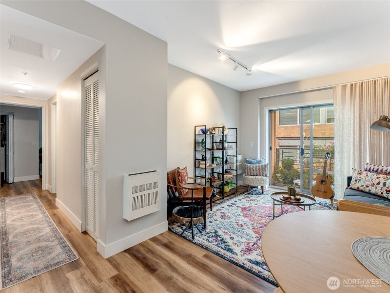 701 Columbia Street 414