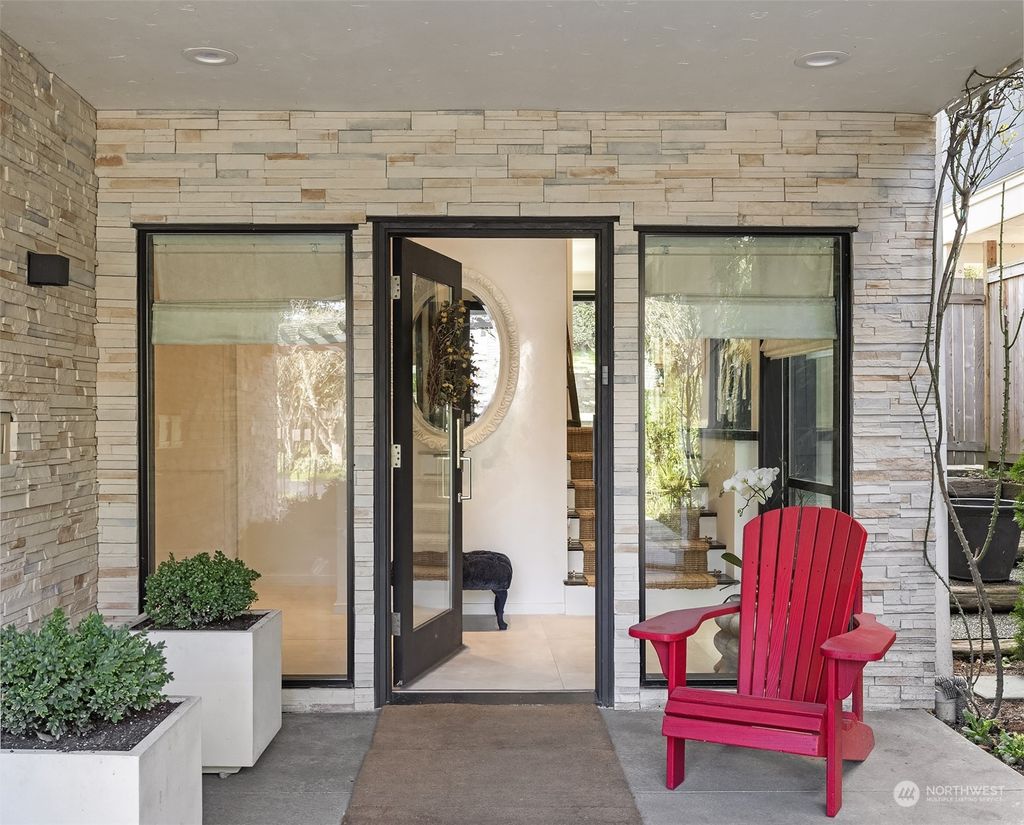 Photo of 1515 McGilvra Boulevard E, Seattle, WA 98112 (MLS # 2204209)