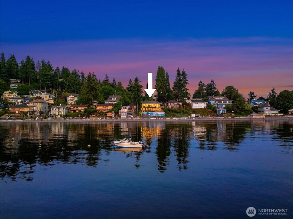 Photo of 16947 Maplewild Avenue SW, Burien, WA 98166 (MLS # 2416309)