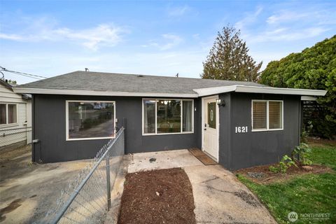 Photo of 1621 Tacoma Avenue, Bridgeport, WA 98813 (MLS # 2448390) Photo of 1621 Tacoma Avenue, Bridgeport, WA 98813 (MLS # 2448390)