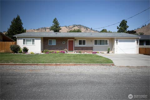 Photo of 205 Valley Street, Cashmere, WA 98815 (MLS # 2564145)