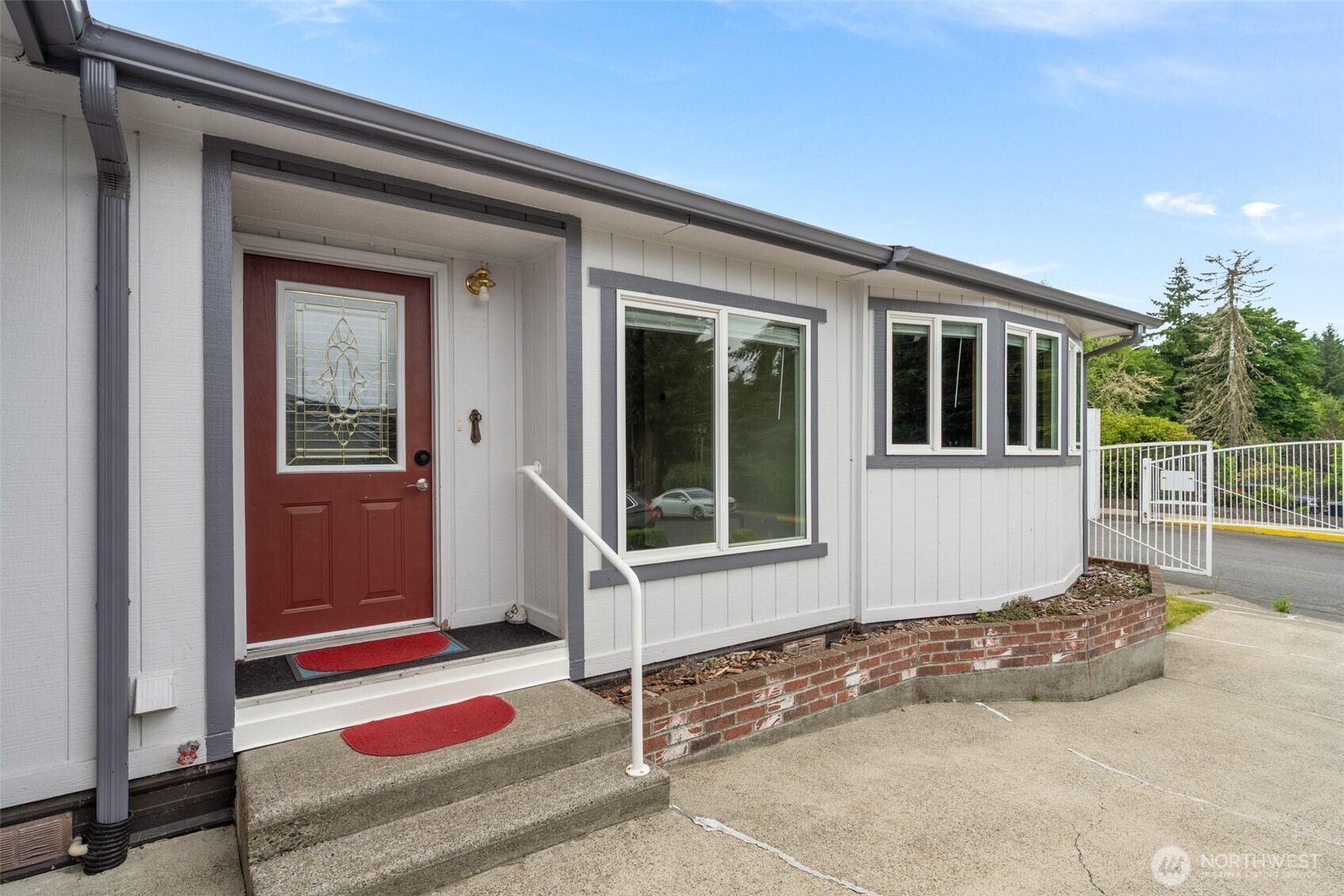 706 Dennis Street SE 1