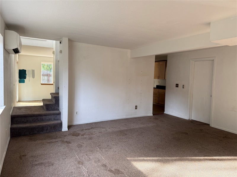 11 NE Skipper Court