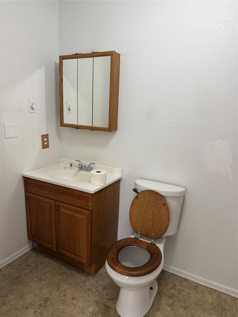11 NE Skipper Court