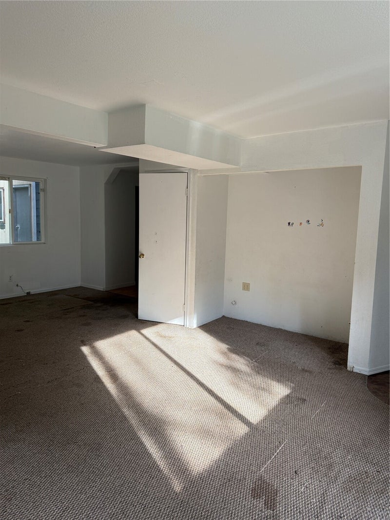 11 NE Skipper Court
