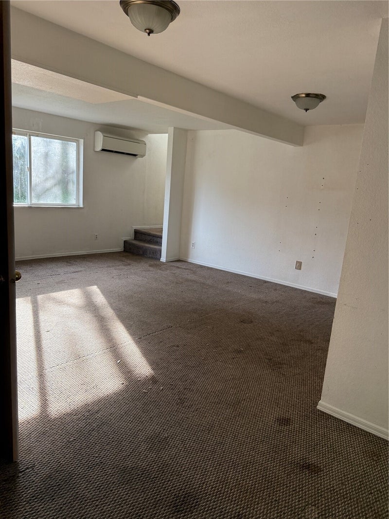 11 NE Skipper Court