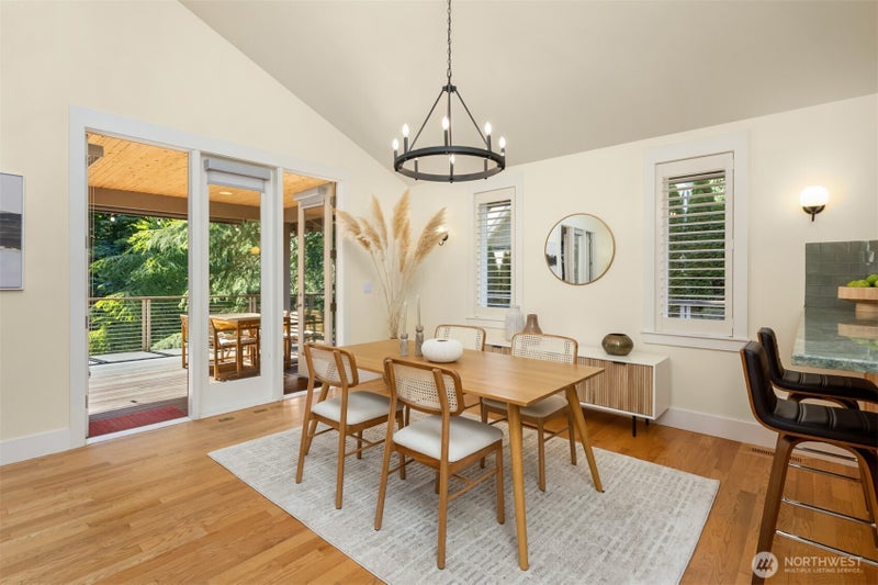 6575 NE Honeysuckle Lane