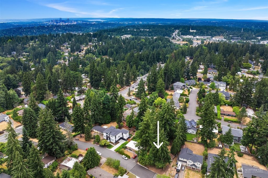 Photo of 15040 SE 43rd Place, Bellevue, WA 98006 (MLS # 2270731)