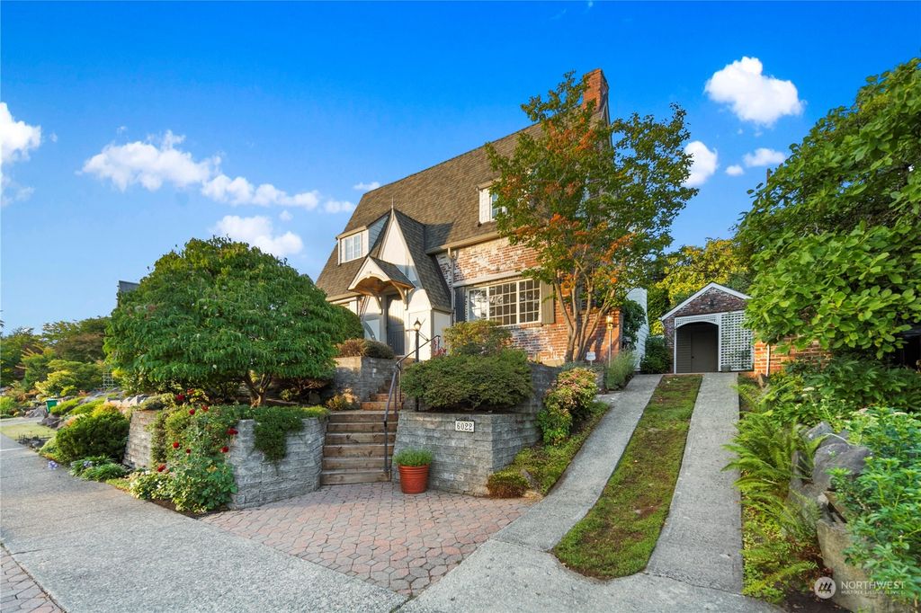 Photo of 6022 Vassar Avenue NE, Seattle, WA 98115 (MLS # 2140817)