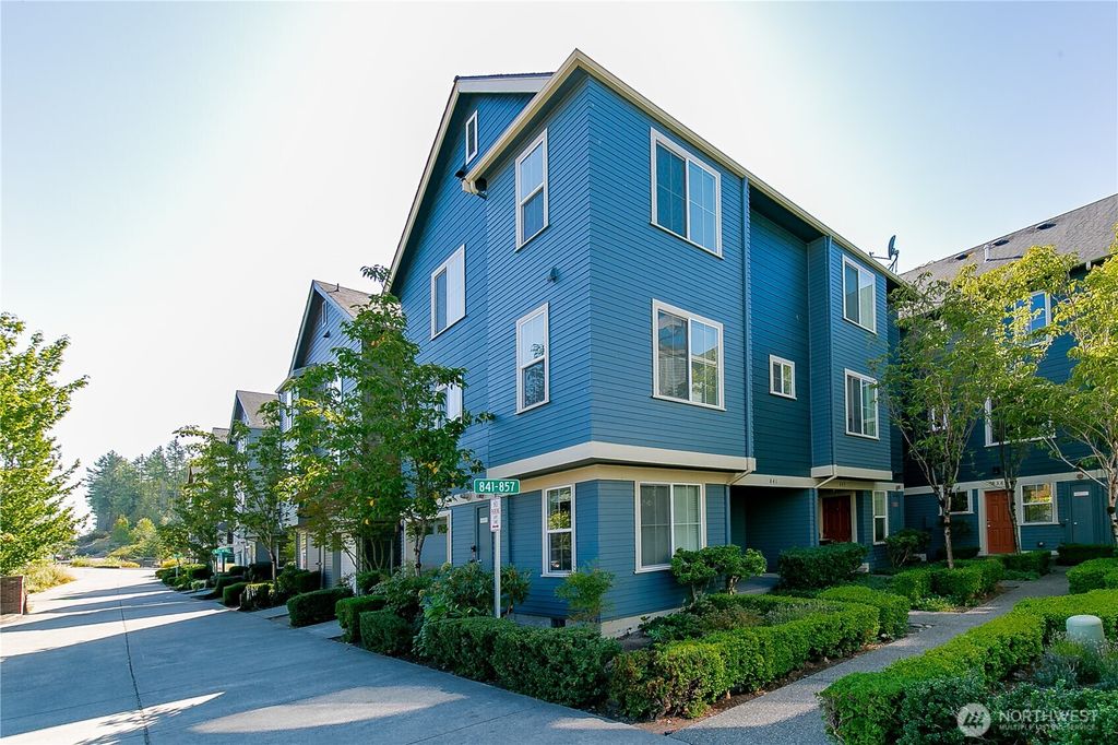 Photo of 841 5th Place NE, Issaquah, WA 98029 (MLS # 2432762)