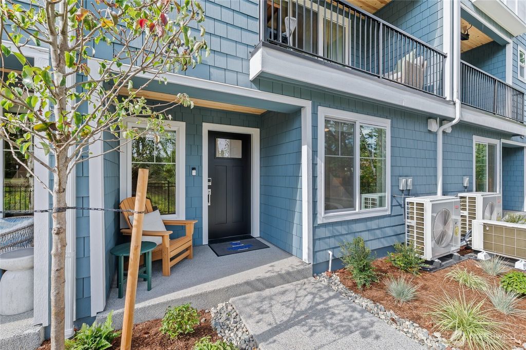 Photo of 14424 Madison Way #D4, Lynnwood, WA 98087 (MLS # 2490648)