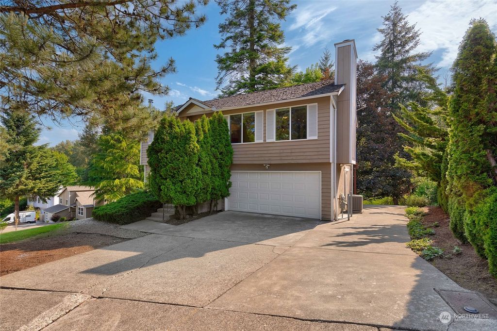 Photo of 2202 Wells Court S, Renton, WA 98055 (MLS # 2071488)