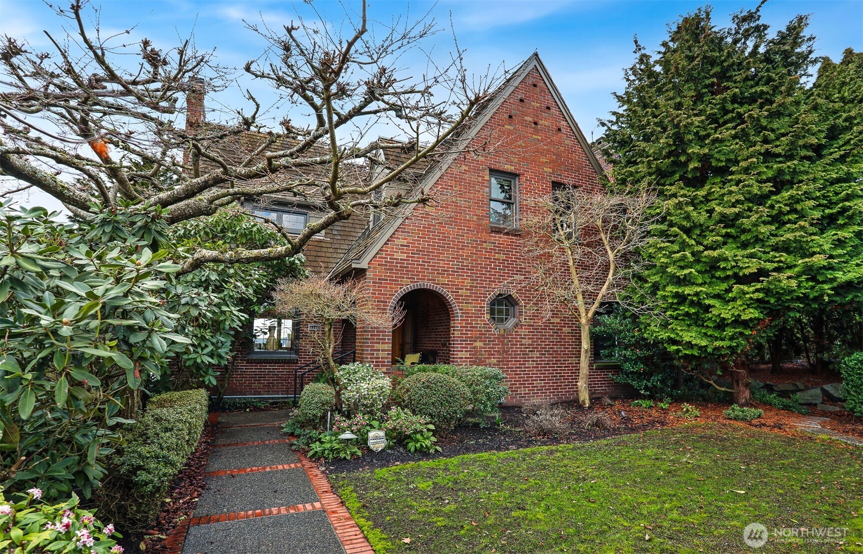 2301 Rosemont Place W