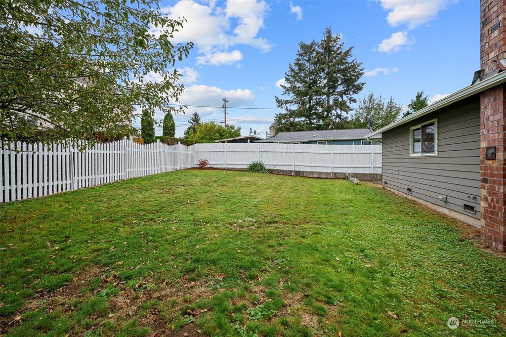 Photo of 408 13th Street, Snohomish, WA 98290 (MLS # 2304520)