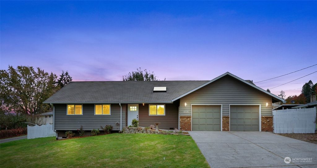 Photo of 408 13th Street, Snohomish, WA 98290 (MLS # 2304520)