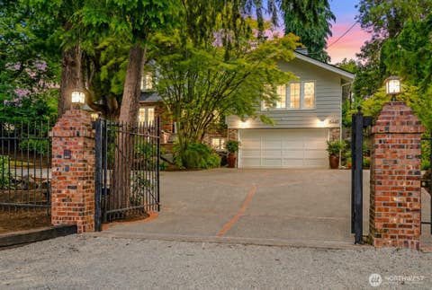 Photo of 15440 22nd Ave AVE SW, Burien, WA 98166 (MLS # 2546198)