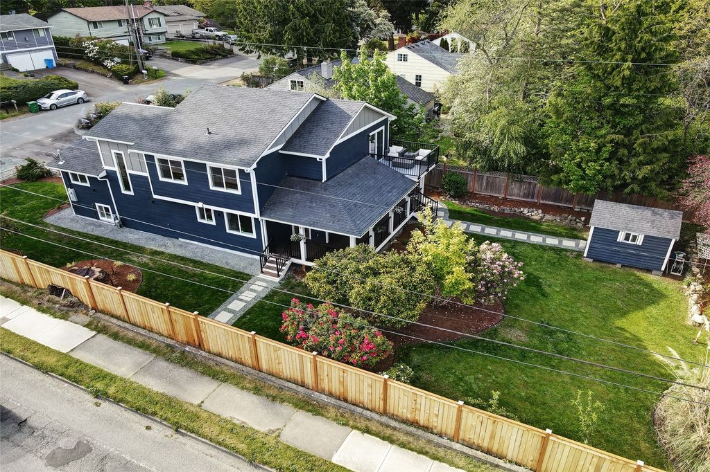 Photo of 15502 Interlake Avenue N, Shoreline, WA 98133 (MLS # 1932852)