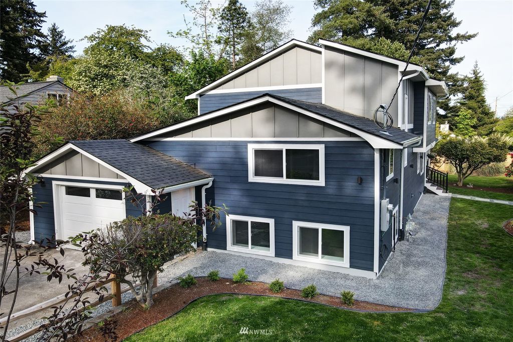 Photo of 15502 Interlake Avenue N, Shoreline, WA 98133 (MLS # 1932852)