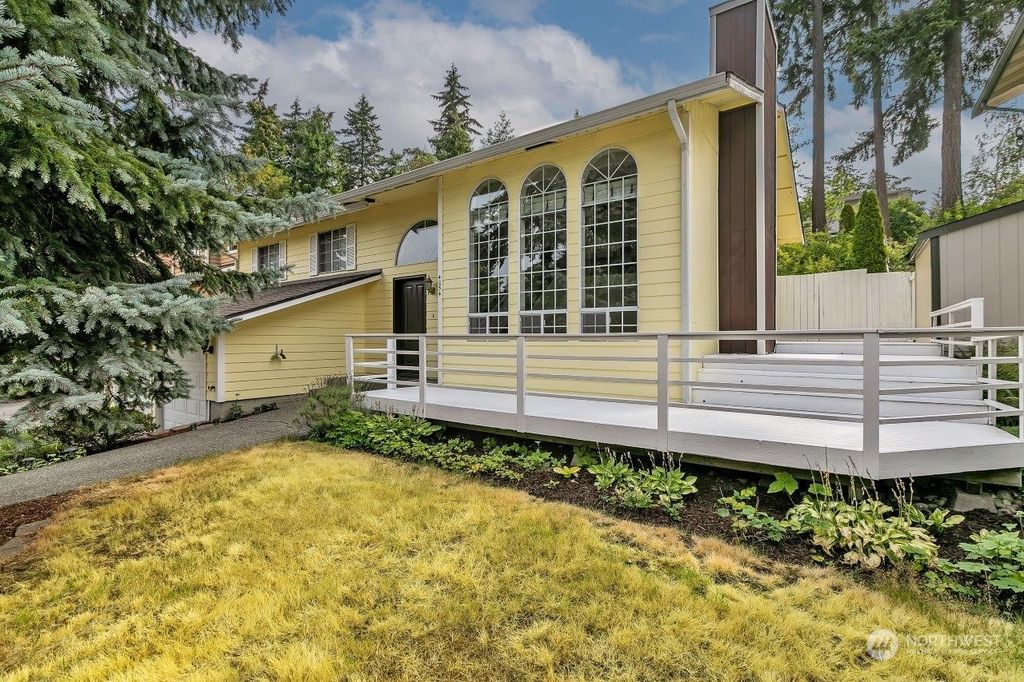 Photo of 4054 SW 337th Street, Federal Way, WA 98023 (MLS # 2274870)