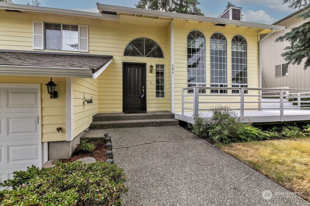 Photo of 4054 SW 337th Street, Federal Way, WA 98023 (MLS # 2274870)