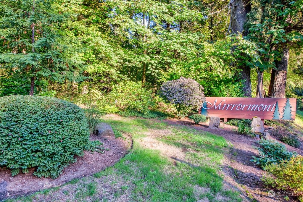Photo of 24820 SE Mirrormont Way, Issaquah, WA 98027 (MLS # 2288220)