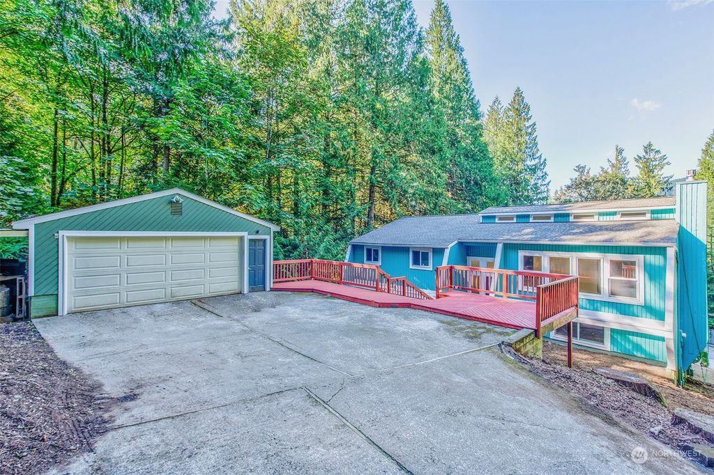 Photo of 24820 SE Mirrormont Way, Issaquah, WA 98027 (MLS # 2288220)
