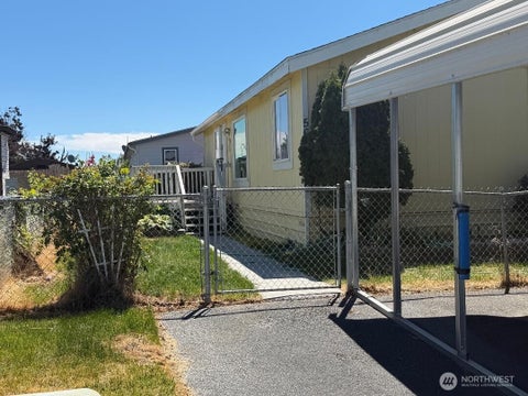 Photo of 3211 W Wapato Drive #56, Moses Lake, WA 98837 (MLS # 2557444)