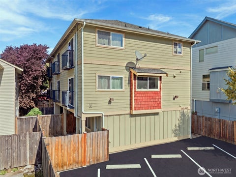 Photo of 337 N 105th Street #A, Seattle, WA 98133 (MLS # 2591538)