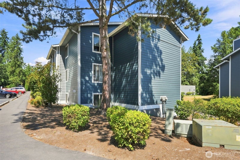 4641 W Lake Sammamish Parkway SE F305