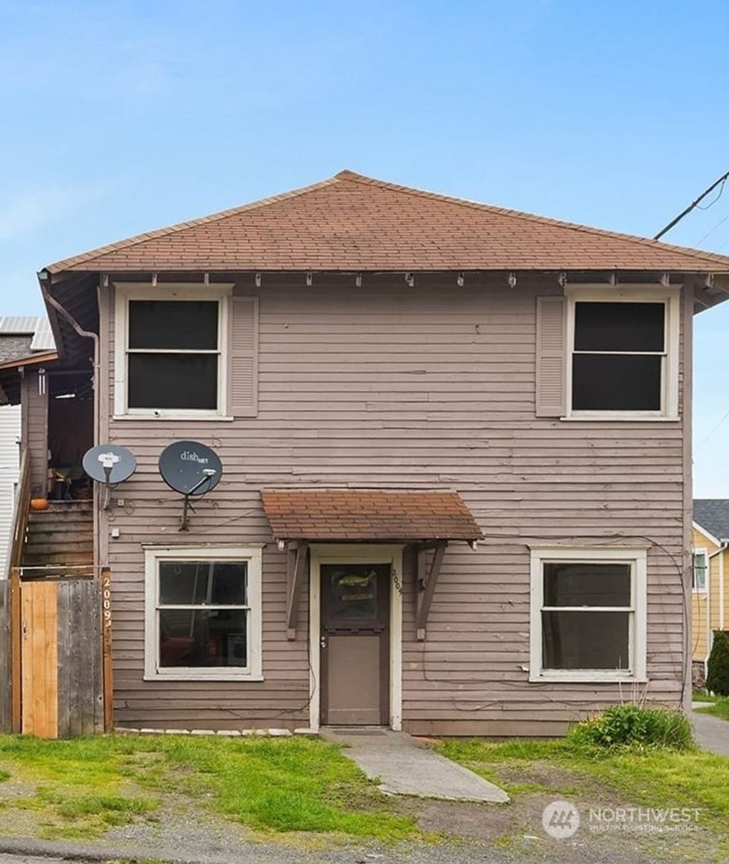 Photo of 2009 32nd Street, Everett, WA 98201 (MLS # 2071015)