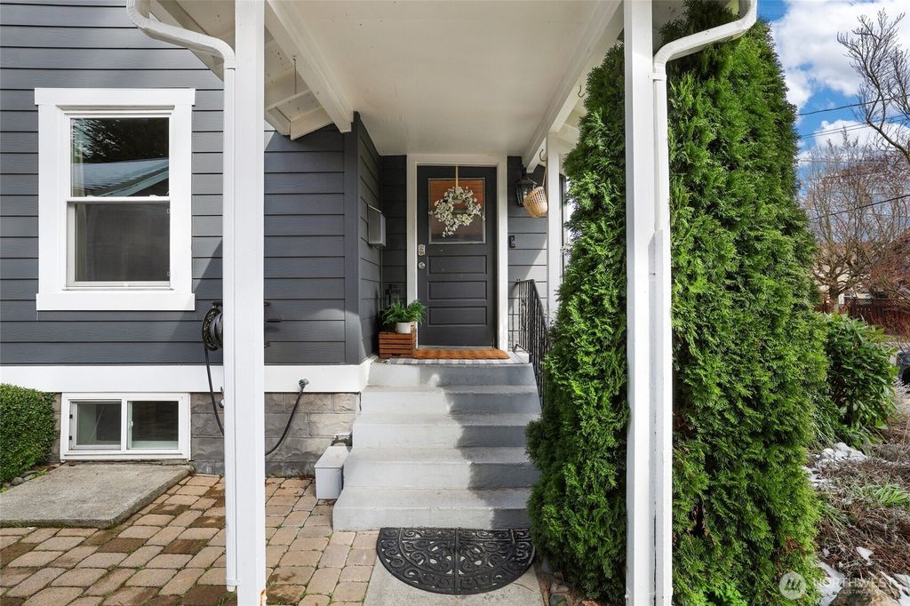 Photo of 710 S Lawrence Street, Tacoma, WA 98405 (MLS # 2493282)