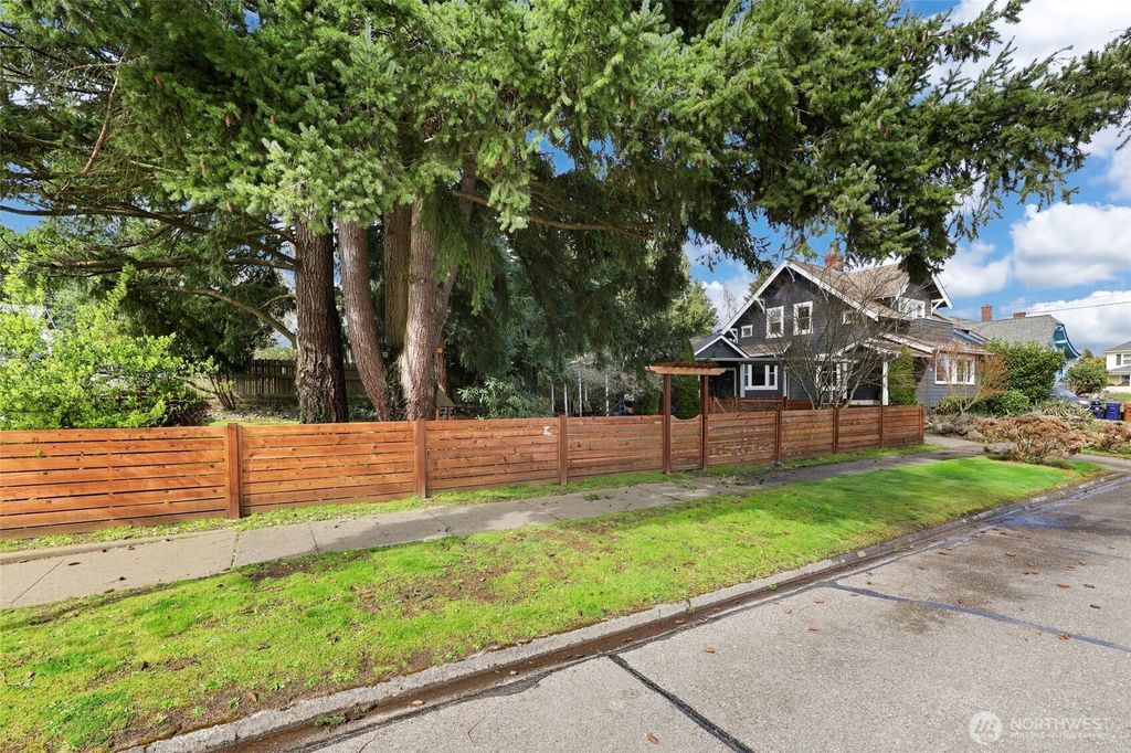 Photo of 710 S Lawrence Street, Tacoma, WA 98405 (MLS # 2493282)